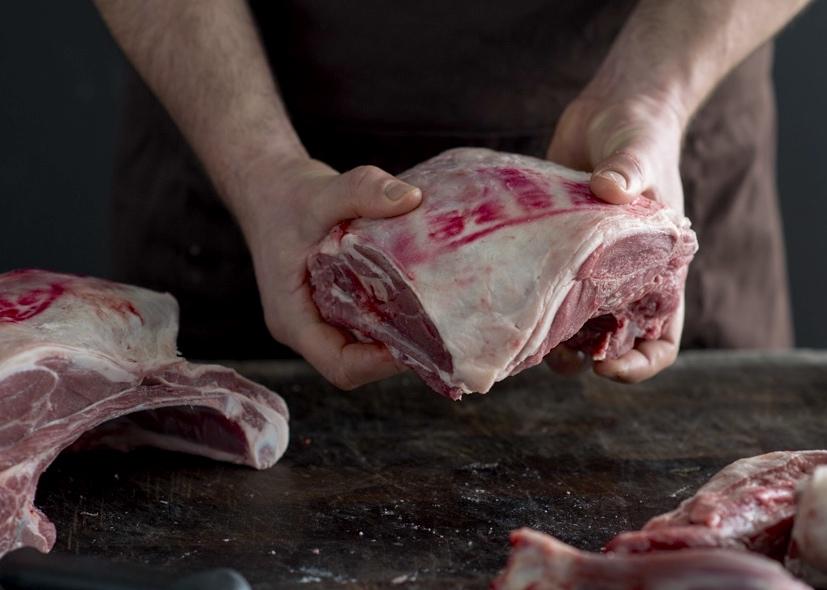 Lamb shoulder square cut on bone: app 1.8-2.0 kg